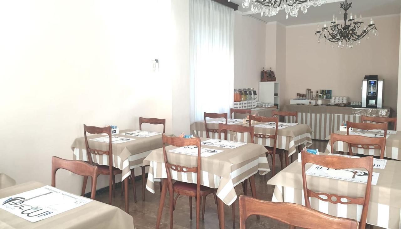 Hotel Tourist Meuble Rimini Zewnętrze zdjęcie