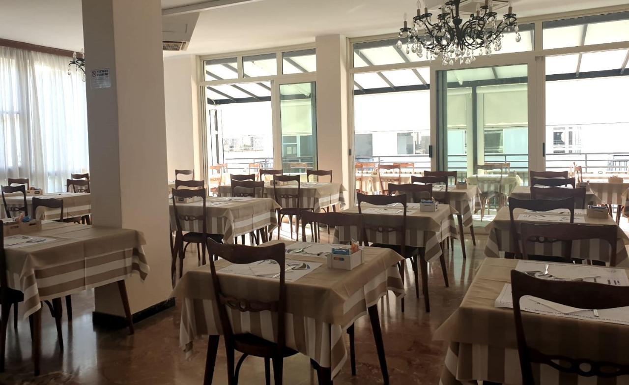Hotel Tourist Meuble Rimini Zewnętrze zdjęcie