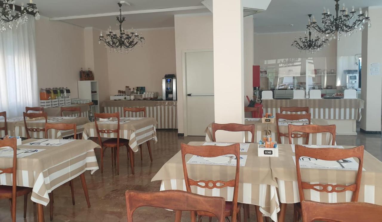 Hotel Tourist Meuble Rimini Zewnętrze zdjęcie